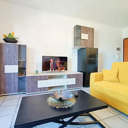 Large Panoramic Terrace 2-bedroom In Sleeps 4 Apartment Viareggio