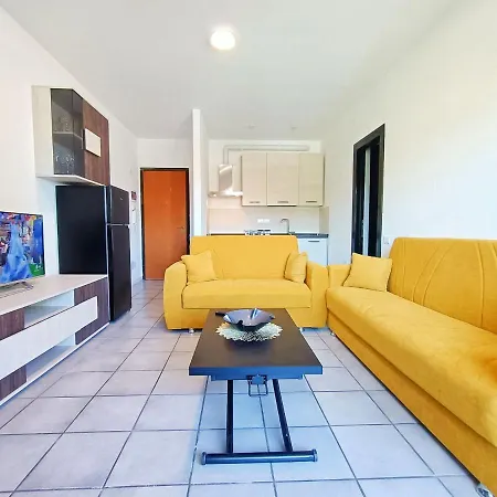 Large Panoramic Terrace 2-bedroom In Sleeps 4 Apartment *