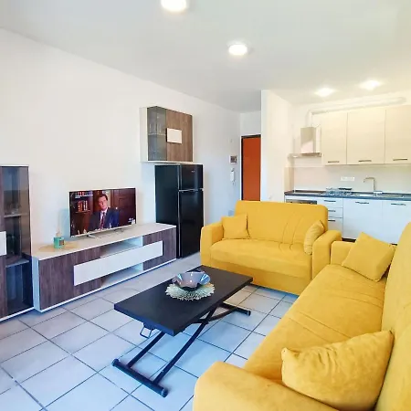 Large Panoramic Terrace 2-bedroom In Sleeps 4 Apartment