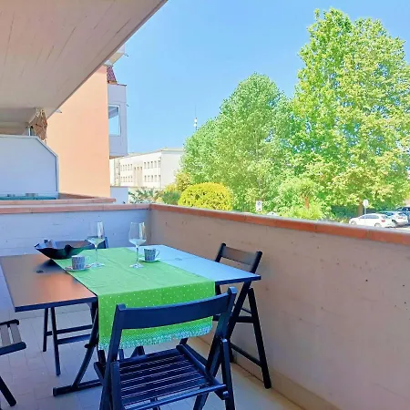 Large Panoramic Terrace 2-bedroom In Sleeps 4 Apartment